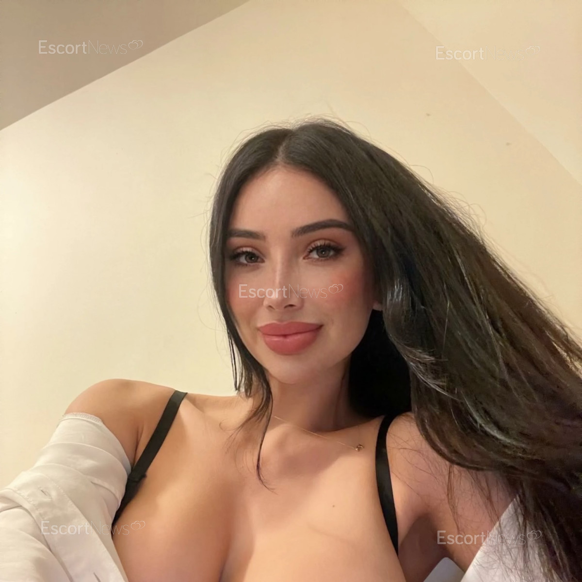 ANNA_HOT