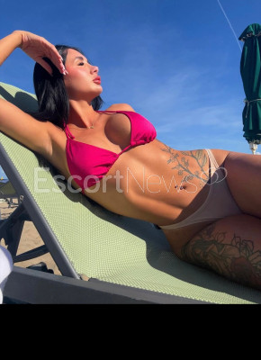 I like to play withy tongue..