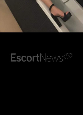 HELLO, I'M PAOLA, A HORNY TRANS GIRL.