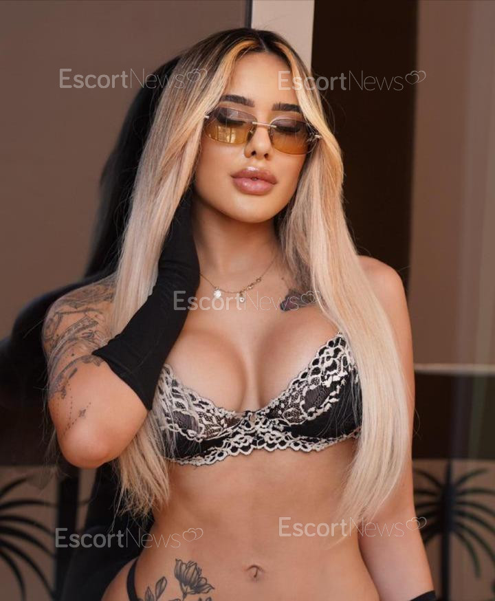 Larissa 