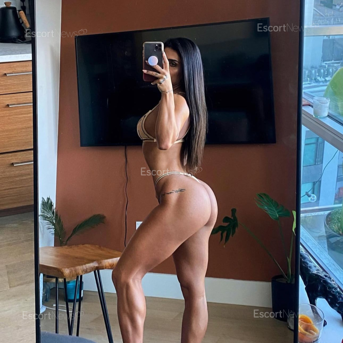 LARISSA VIP