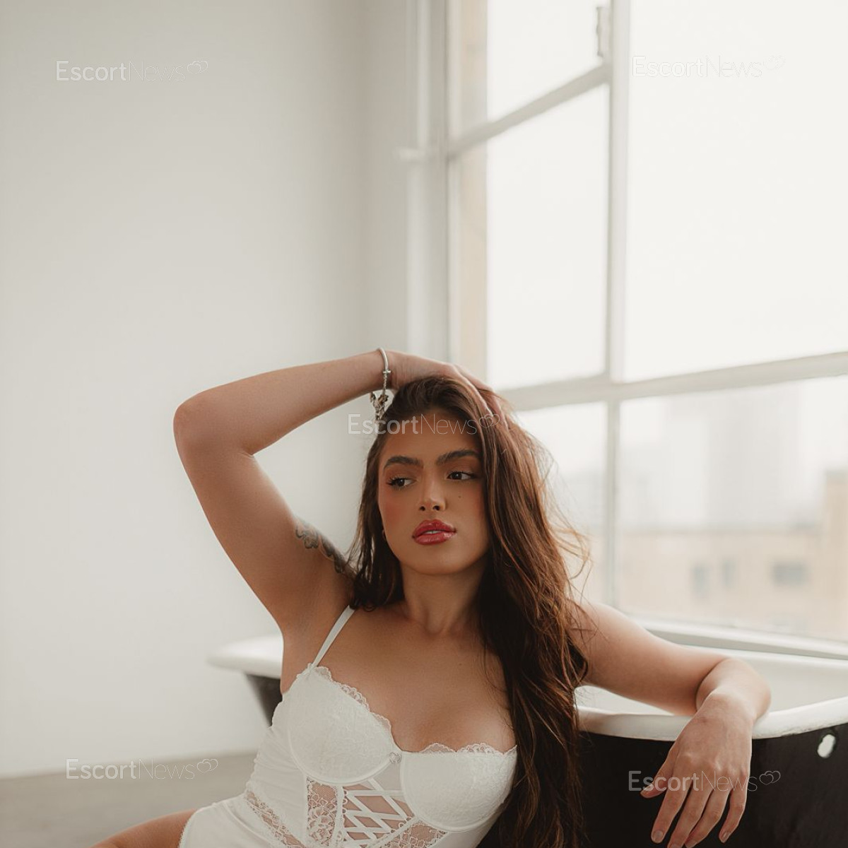 LAURA VIP