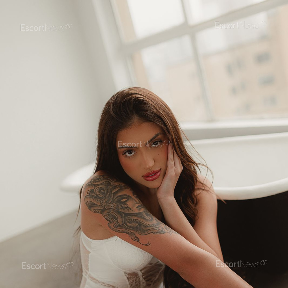 LAURA VIP