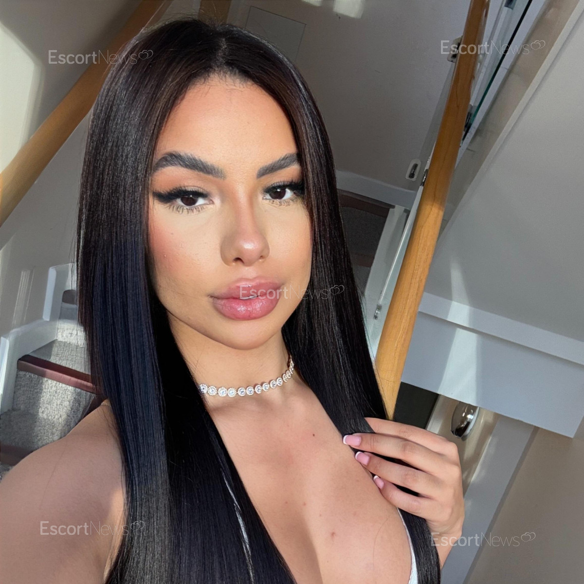 JULIA VIP