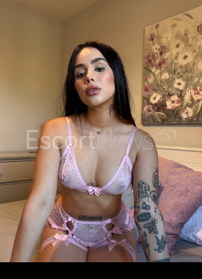 Sweet, kind, tattooed & hot.