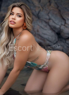 Blonde Bombshel Next Door