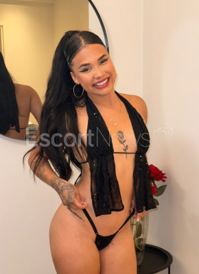 A Latina recently arrived in Greece full