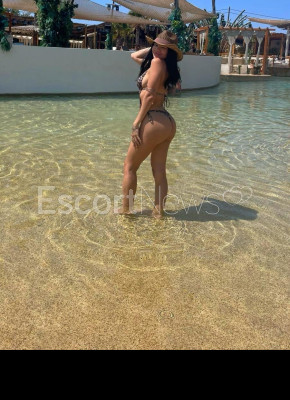 Skinny, sexy Violetta with lots of love 