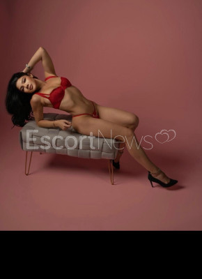 Skinny, sexy Violetta with lots of love 