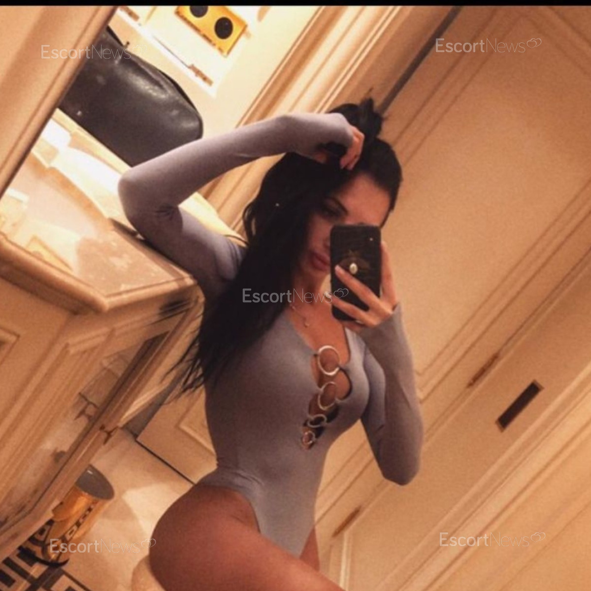 LOLA HOT 