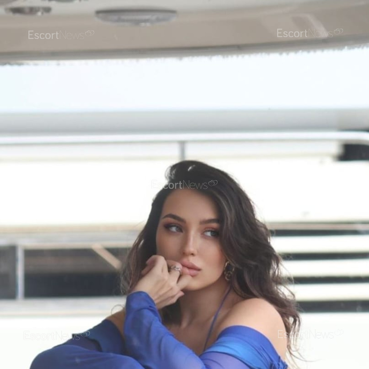 LOLA HOT 